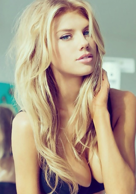 Sexy Model Charlotte McKinney